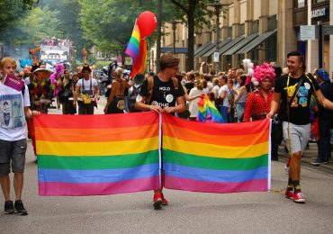 Ativismo LGBT pressiona Igreja pelo reconhecimento do "casamento gay"