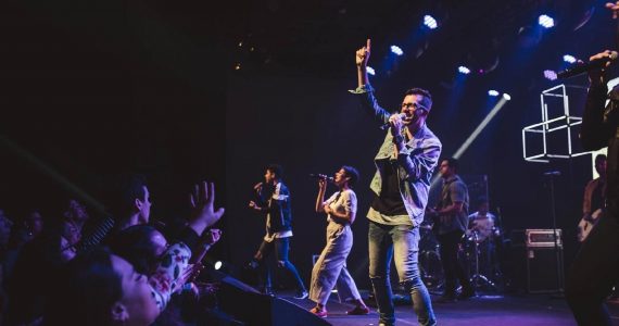 Ex-membros da Hillsong acusam pastores de extravagância com dízimos