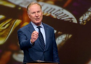 Max Lucado se desculpa com homossexuais por sermão duro sobre o tema