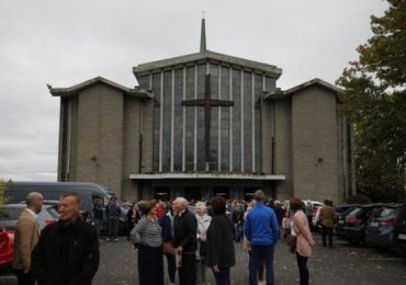 Irlanda decreta pena de prisão a quem participar de culto público na pandemia