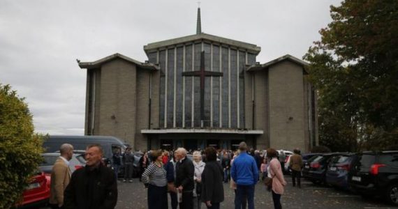 Irlanda decreta pena de prisão a quem participar de culto público na pandemia