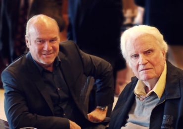 Pastor publica livro sobre a vida de Billy Graham fora do púlpito: ‘Humilde e bem humorado'