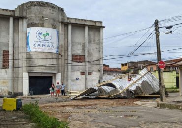 Tempestade arranca teto de templo da Assembleia de Deus