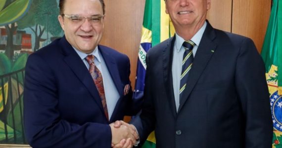 Após encontro do pai com Lula, Abner Ferreira publica foto com Bolsonaro