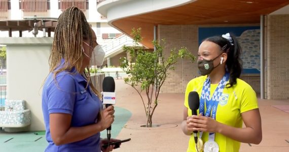 ‘Flecha veloz nas mãos de Deus’, canta Rebeca Andrade durante entrevista à Globo