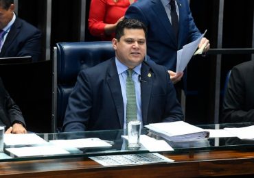 Senadores cobram Alcolumbre para destravar indicação de pastor ao STF