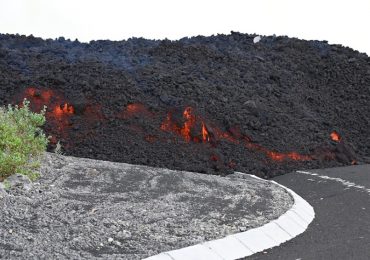 Pastor vizinho a vulcão em erupção na Espanha pede orações: ‘Muita gente afetada'