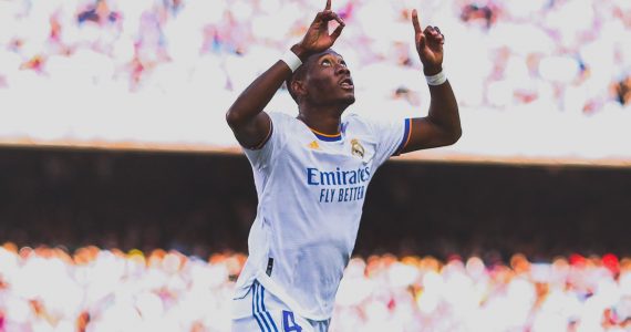 Alaba, zagueiro do Real Madrid, diz que lê a Bíblia enquanto se prepara para os jogos