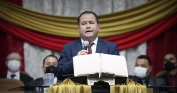 ‘Não aceitamos mulheres com brincos e correntes’, diz pastor da Assembleia de Deus