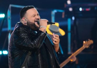 ‘Ousado Amor’: calouro levanta plateia e jurados do The Voice nos EUA