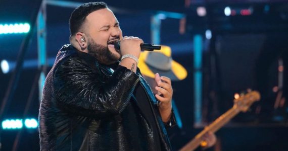 ‘Ousado Amor’: calouro levanta plateia e jurados do The Voice nos EUA