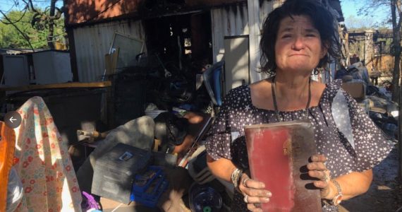 Incêndio destrói casa, mas família sobrevive e encontra Bíblia intacta nos escombros