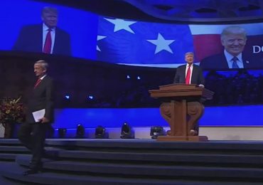 ‘EUA têm um Salvador, e não sou eu’, diz Donald Trump durante culto