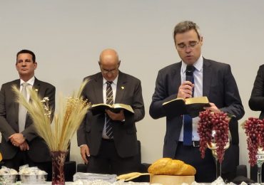 André Mendonça celebra Santa Ceia em culto na Câmara antes de tomar posse no STF