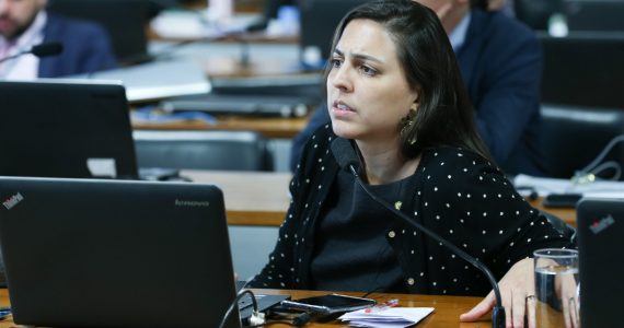 Projeto de deputada do PT quer abolir os termos ‘marido e mulher’ da certidão de casamento