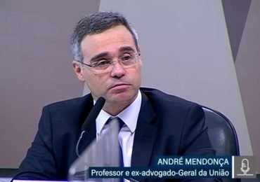 ‘Na vida, a Bíblia. No Supremo, a Constituição’, diz pastor André Mendonça durante sabatina