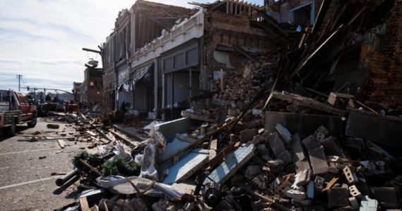 Entidade evangélica envia voluntários e equipamentos a estados devastados por tornados nos EUA