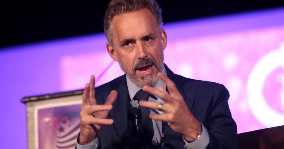 Bíblia é o alicerce do mundo, diz Jordan Peterson: 'Muito mais do que apenas a verdade'