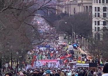 Presença de 100 mil pessoas em evento contra o aborto revela ‘jovens em guerra pela vida’