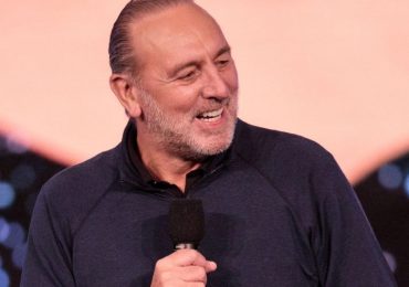 Fundador da Hillsong, pastor Brian Houston se afasta para se defender em processo