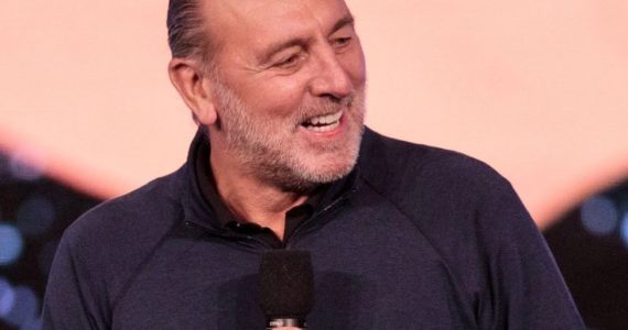 Fundador da Hillsong, pastor Brian Houston se afasta para se defender em processo