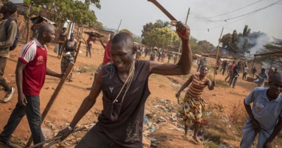 Radicais aceitam a Jesus após encontro com missionários na África