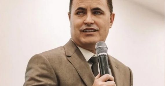 Pastor acusado de golpe do 'Tesouro Mundial' tem canal removido do YouTube