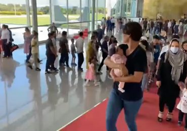 Bolsonaro recebe cristãos afegãos refugiados para almoço no Palácio da Alvorada