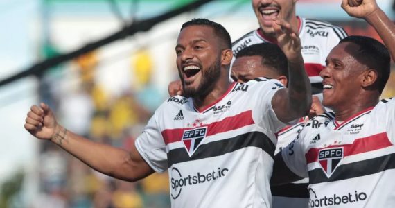 Reinaldo, do São Paulo, diz que orações da esposa são razão de seu sucesso