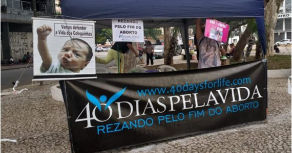 Cristãos fazem plantão em frente a clínicas de aborto e salvam 78 bebês