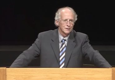 Amor ao mundo inviabiliza servir no ministério, diz John Piper aos jovens evangélicos