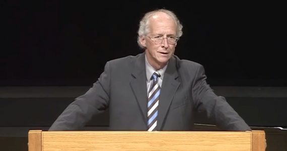 Amor ao mundo inviabiliza servir no ministério, diz John Piper aos jovens evangélicos