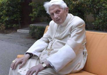 Bento XVI exortou Igreja Católica a voltar à ‘fé em Deus e presença do Espírito' 