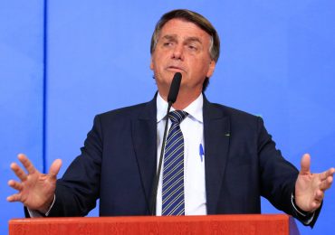 Bolsonaro volta a cobrar transparência na contagem dos votos da próxima eleição