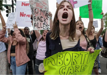 Estado dos EUA aprova lei contra o aborto; defensores da prática em fúria