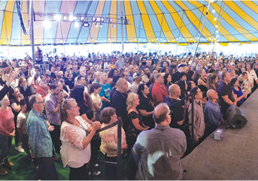 Sedentas, 3 mil pessoas se rendem a Cristo em cruzada evangelística