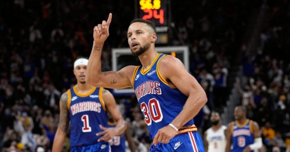 ‘Deus tinha um plano para ele’, diz mãe de Steph Curry ao relatar recusa a aborto