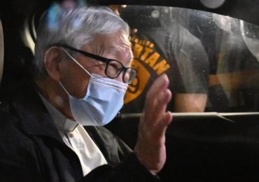 Bispo de 90 anos é preso em Hong Kong por apoiar protestos contra o governo chinês