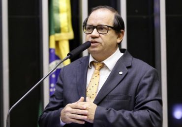 Deputado evangélico cobra redução da maioridade penal para 14 anos