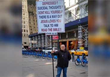 Agredido por evangelizar na rua, homem alerta: "Guerra espiritual