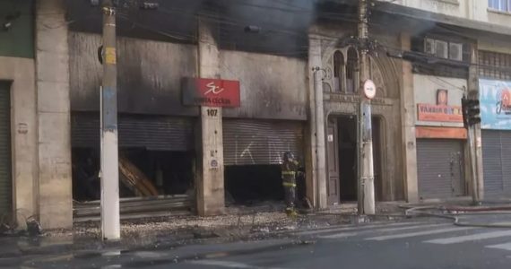 Incêndio destrói igreja histórica em SP: ‘Sobrou só o altar’