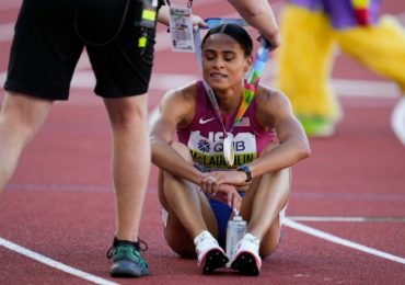 ‘Toda glória a Deus’, diz atleta cristã que derrubou recorde mundial pela 4ª vez