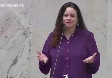 Janaína Paschoal diz que primeira-dama semeia ‘divisão religiosa’ e é confrontada