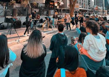 ‘Paz somente em Deus’, prega Yudi em culto ao ar livre na Avenida Paulista