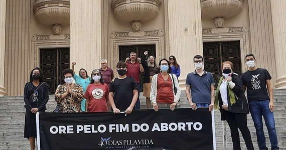 Lei impede que cristãos façam vigílias próximo a clínicas de aborto