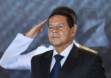 Mourão alerta sobre ataque comunista no Brasil: "Que venham"