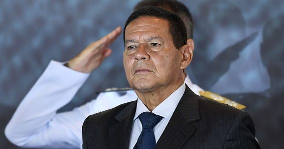 Mourão alerta sobre ataque comunista no Brasil: "Que venham"