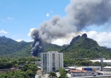 Vídeo: incêndio na Globo destrói galpão onde era filmada novela Todas as Flores