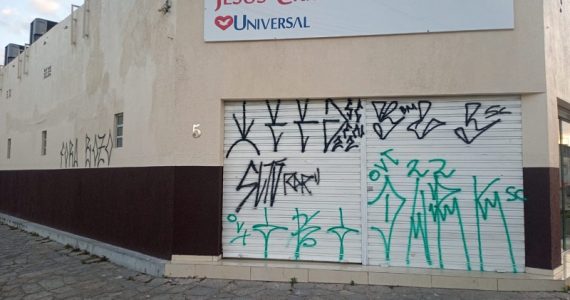 Igrejas da Universal são vandalizadas por militantes da esquerda