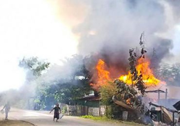 Ditadura de Mianmar bombardeia seminário batista e deixa alunos feridos